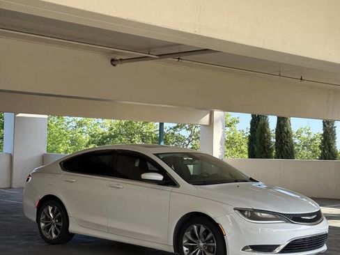 Used 2015 Chrysler 200 Limited w/ Convenience Group FWD image 4