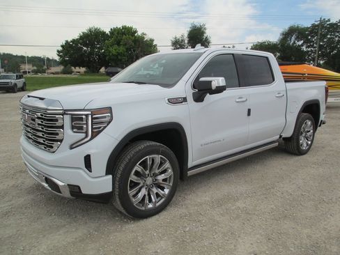 New 2026 GMC Sierra 1500 Denali w/ Denali Reserve Package AWD/4WD image 12