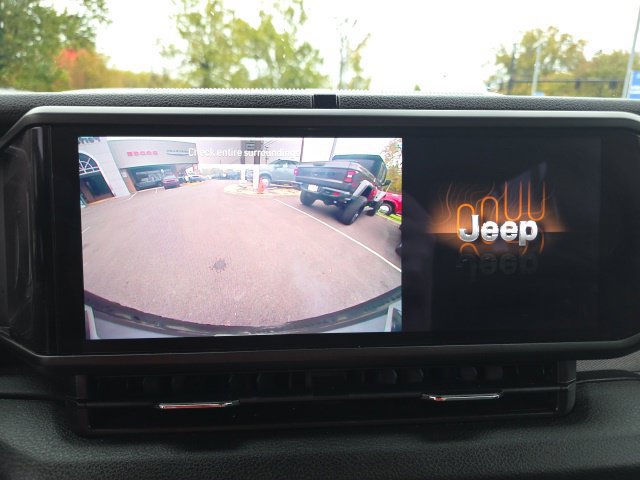Used 2024 Jeep Wrangler Unlimited w/ Convenience Group AWD/4WD image 5