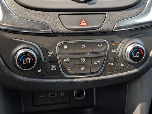 Used 2020 Chevrolet Equinox LT FWD image 19
