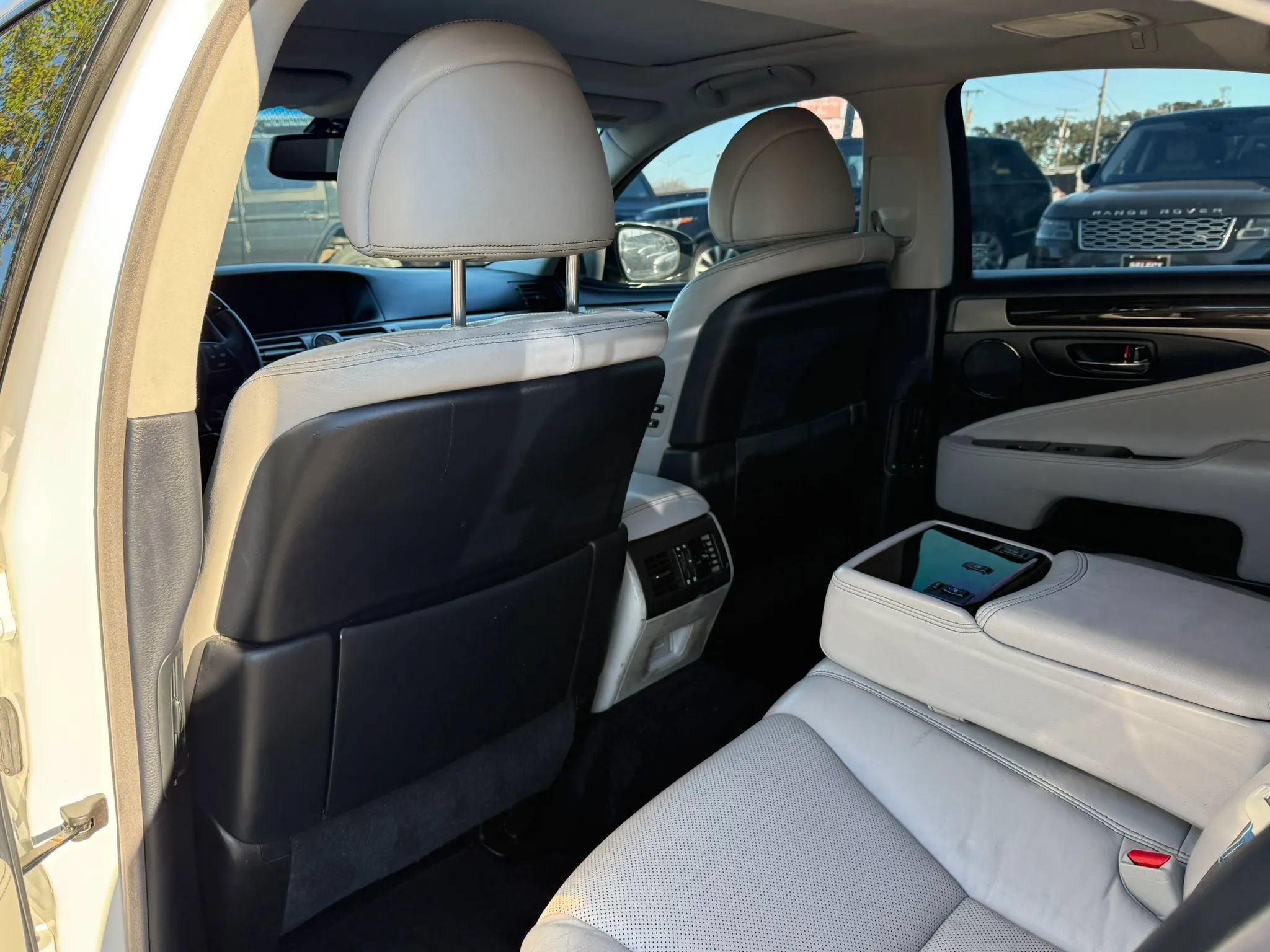 Used 2013 Lexus LS 460 AWD w/ Comfort Pkg image 19