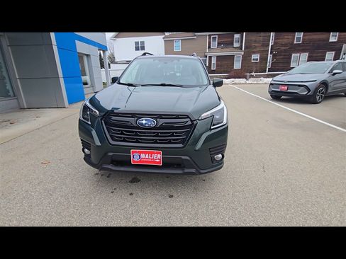 Used 2023 Subaru Forester Premium image 3