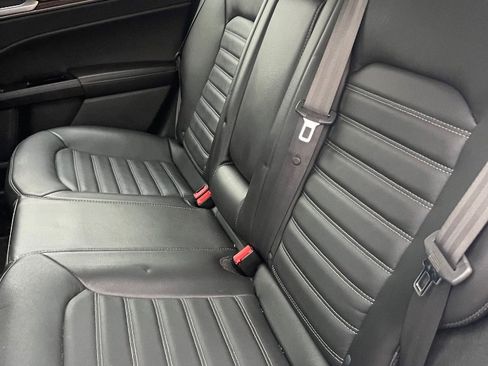 Used 2015 Ford Fusion SE w/ Equipment Group 202A image 9