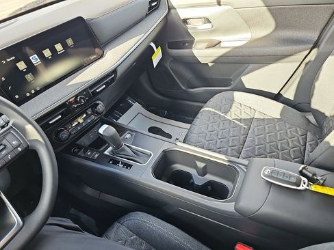 New 2026 Nissan Kicks SV w/ SV Premium Package image 27