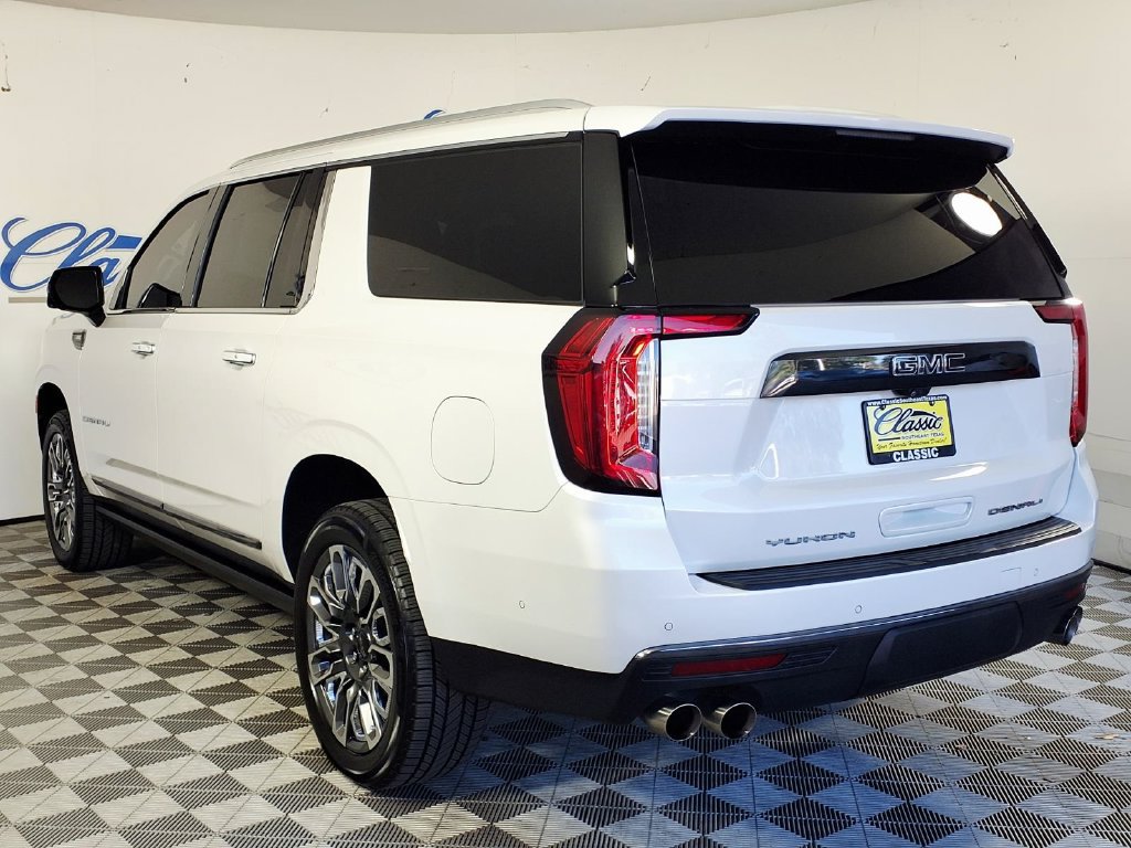 Used 2023 GMC Yukon XL Denali Ultimate AWD/4WD image 2