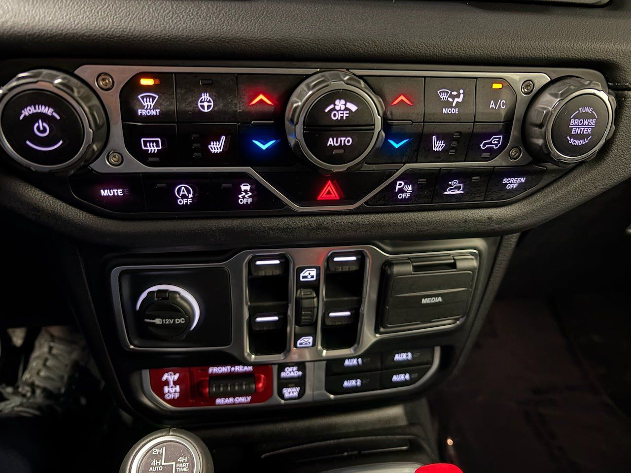 Used 2024 Jeep Gladiator Rubicon AWD/4WD image 18