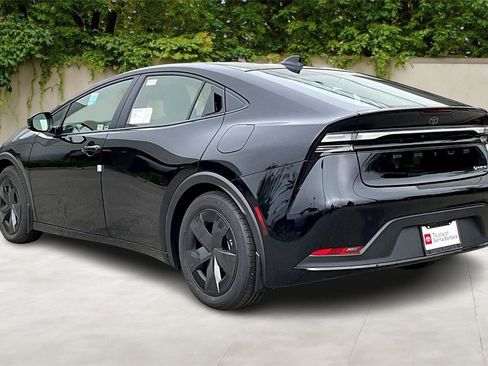 Used 2026 Toyota Prius Plug-In Hybrid image 3