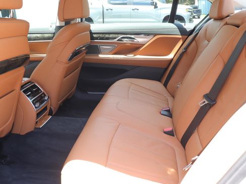 Used 2018 BMW 750i RWD image 12