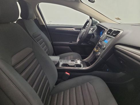 Used 2017 Ford Fusion SE FWD image 21