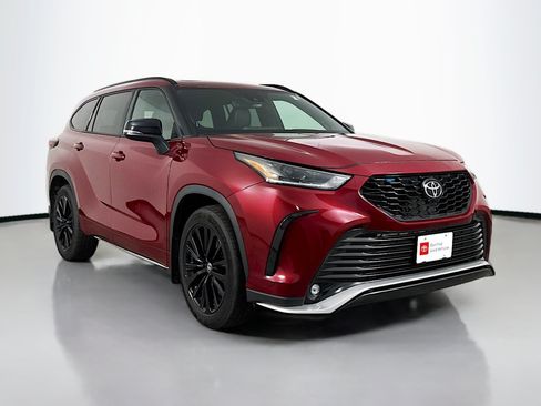 Certified 2024 Toyota Highlander XSE AWD/4WD image 1
