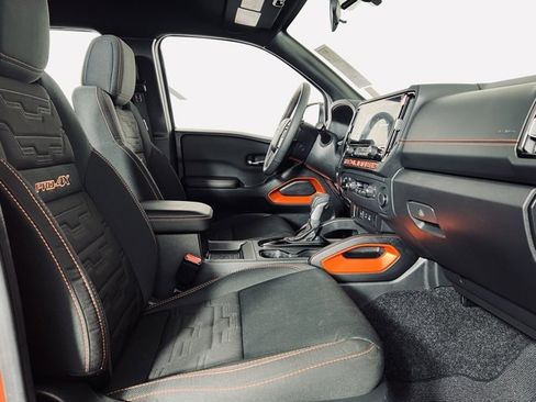 Used 2025 Nissan Frontier PRO-4X image 16