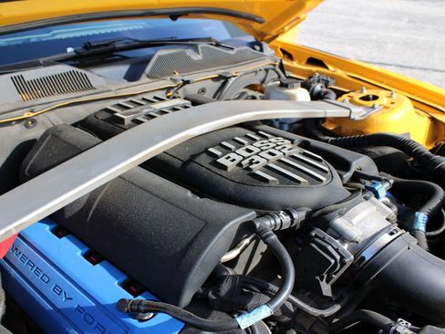 Used 2013 Ford Mustang Boss 302 w/ Boss 302 Accessory Pkg image 32