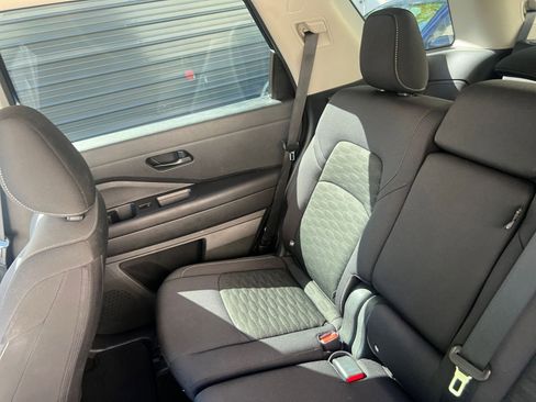 Used 2025 Nissan Pathfinder SV image 39