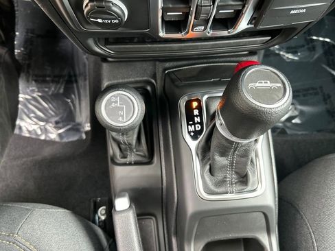 New 2025 Jeep Gladiator Sport image 17