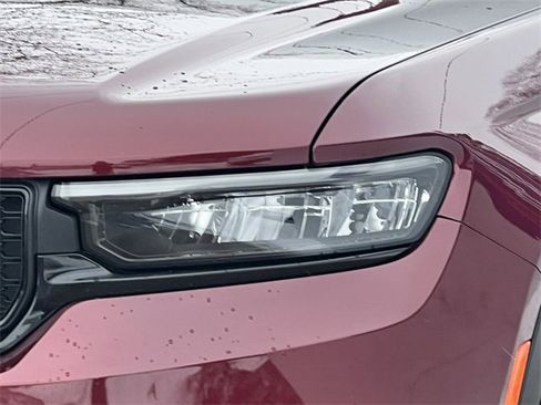 Used 2024 Jeep Grand Cherokee Altitude image 41