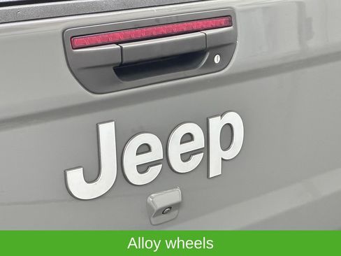 Certified 2021 Jeep Gladiator Overland w/ Cold Weather Group image 16