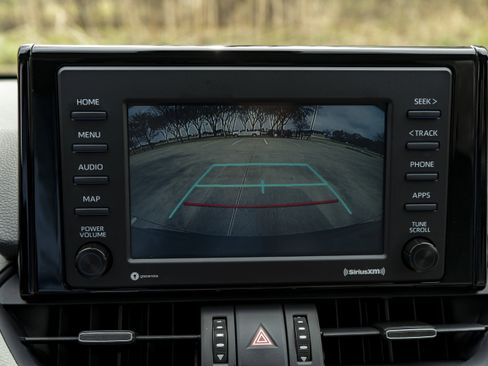 Used 2020 Toyota RAV4 XLE Premium image 30