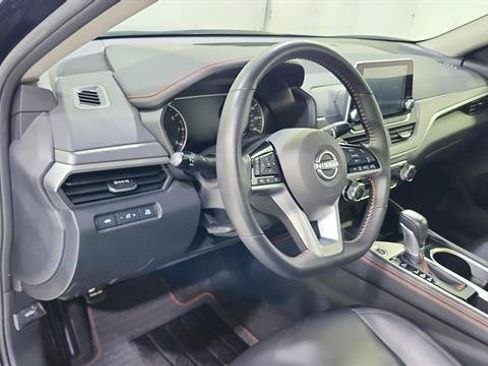 Certified 2025 Nissan Altima 2.5 SR FWD image 10