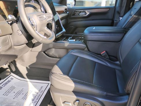 Used 2025 GMC Yukon Denali image 8