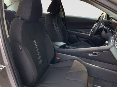 Used 2024 Hyundai Elantra SEL w/ Convenience Package FWD image 12