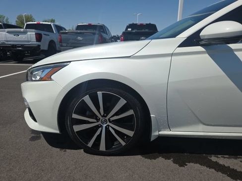 Used 2020 Nissan Altima 2.0 Platinum FWD image 14