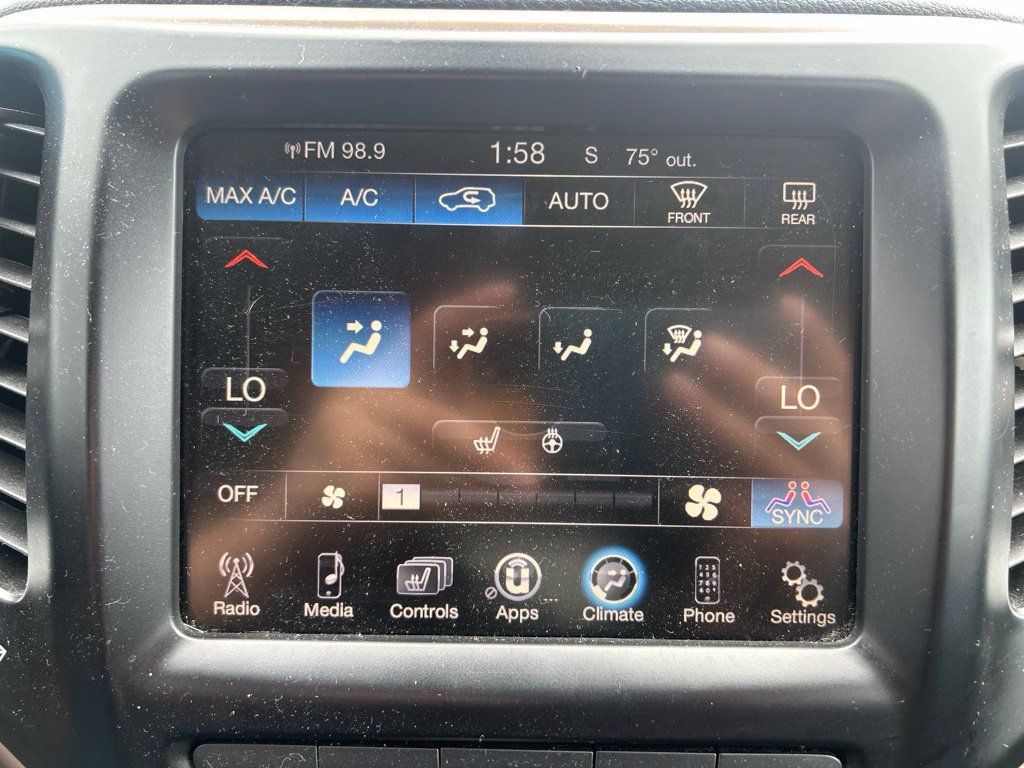 Used 2014 Jeep Cherokee Latitude w/ Comfort/Convenience Group AWD/4WD image 26