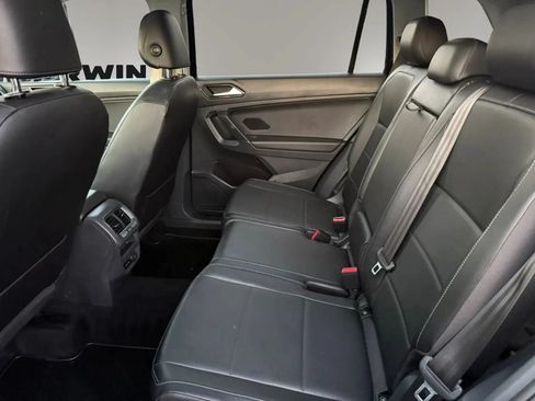 Used 2018 Volkswagen Tiguan SEL AWD/4WD image 29