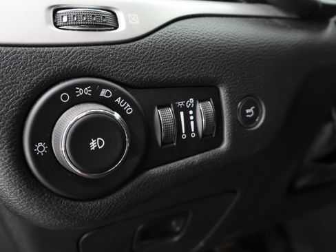 Used 2016 Jeep Cherokee Trailhawk w/ Comfort/Convenience Group image 40