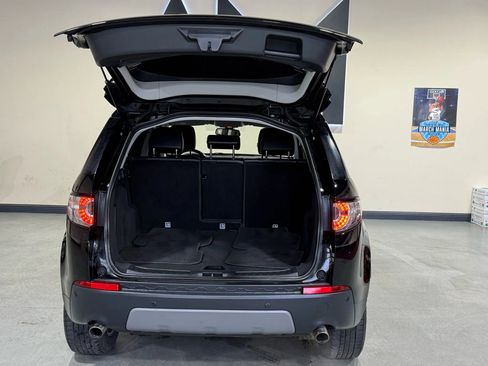 Used 2019 Land Rover Discovery Sport SE AWD/4WD image 6
