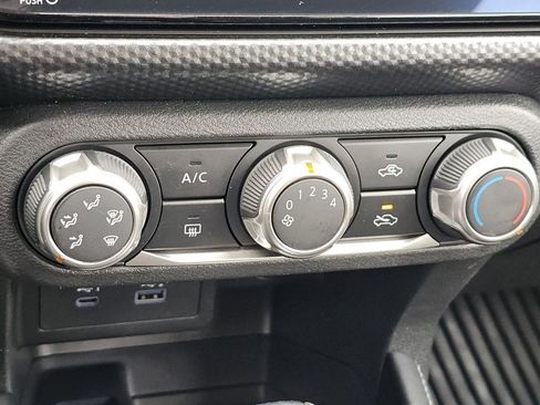 Used 2024 Nissan Kicks SV image 11