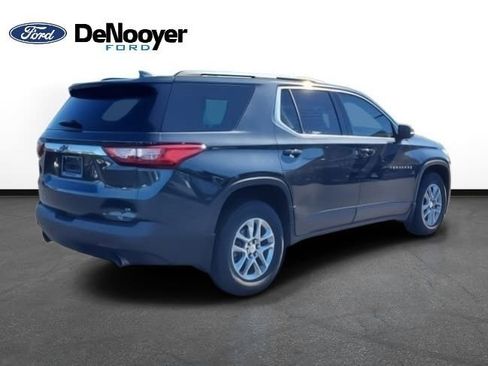Used 2020 Chevrolet Traverse LT w/ Driver Confidence II Package image 3