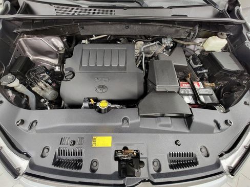 Used 2014 Toyota Highlander XLE image 9