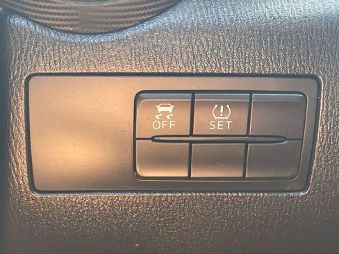 Used 2017 Toyota Yaris iA image 11