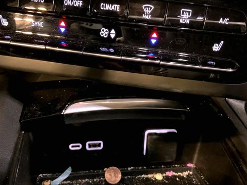 Used 2023 Buick Envision Essence image 35