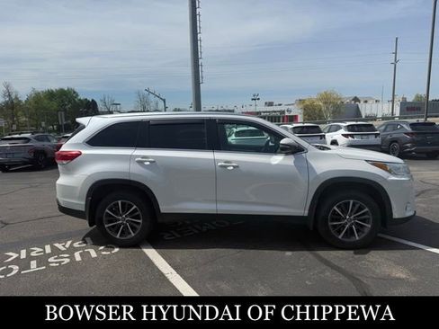 Used 2019 Toyota Highlander XLE AWD/4WD image 9