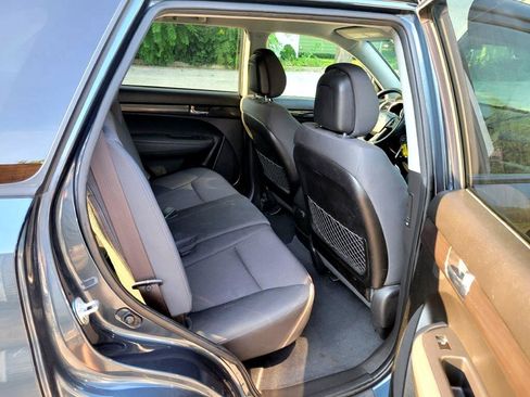 Used 2011 Kia Sorento LX image 14