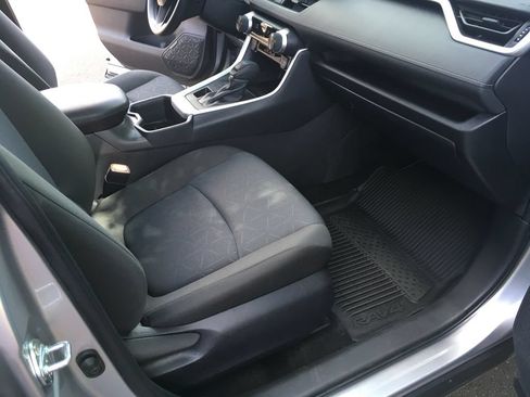 Used 2025 Toyota RAV4 XLE AWD/4WD image 28