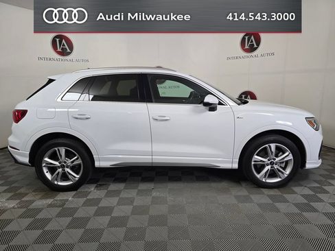 Used 2023 Audi Q3 2.0T Premium w/ Convenience Package AWD/4WD image 3