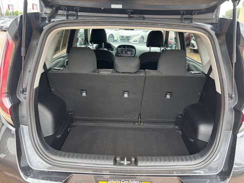 Used 2025 Kia Soul LX w/ LX Technology Package FWD image 29