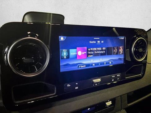 Used 2025 Mercedes-Benz Sprinter 2500 image 11