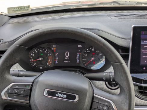 Used 2023 Jeep Compass Sport image 22
