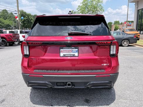 Used 2025 Ford Explorer ST-Line w/ ST-Line Street Pack AWD/4WD image 8