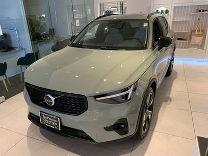 New 2025 Volvo XC40 B5 Plus w/ Protection Package Premier