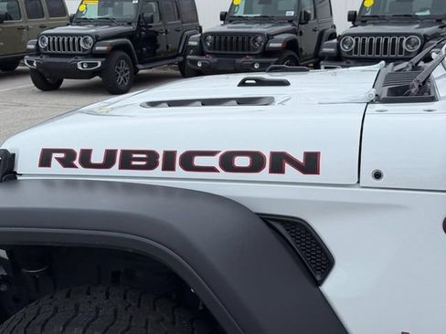 Used 2025 Jeep Wrangler Unlimited Rubicon AWD/4WD image 11