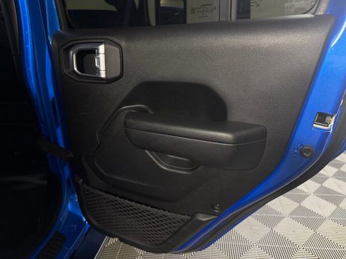 Used 2024 Jeep Wrangler Unlimited Rubicon w/ Capability Package image 35