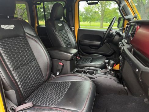 Used 2021 Jeep Wrangler Unlimited Rubicon w/ Dual Top Group AWD/4WD image 30
