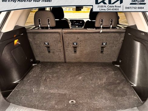 Used 2025 Chevrolet TrailBlazer LT AWD/4WD image 17