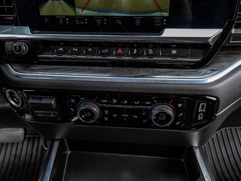 Used 2022 Chevrolet Silverado 1500 LTZ w/ Z71 Off-Road Package image 26