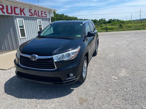 Used 2014 Toyota Highlander Limited Platinum AWD/4WD image 3