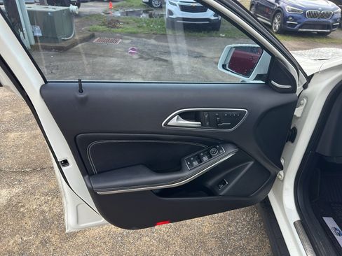 Used 2017 Mercedes-Benz GLA 250 w/ Premium Package image 9